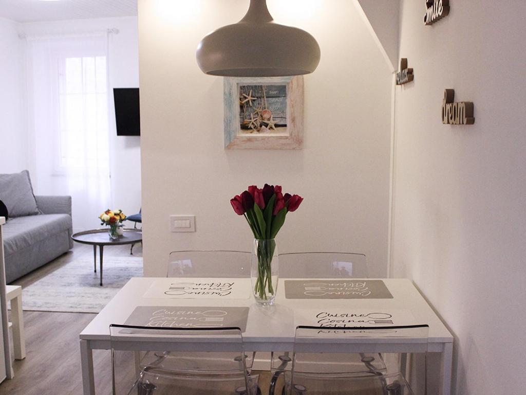 Love Apartment โรวีน ภายนอก รูปภาพ