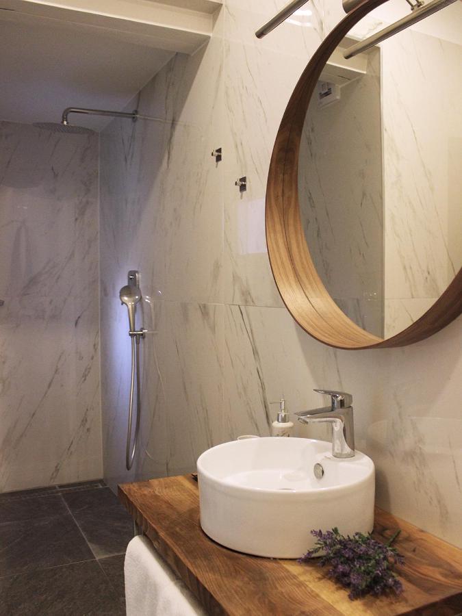 Love Apartment โรวีน ภายนอก รูปภาพ