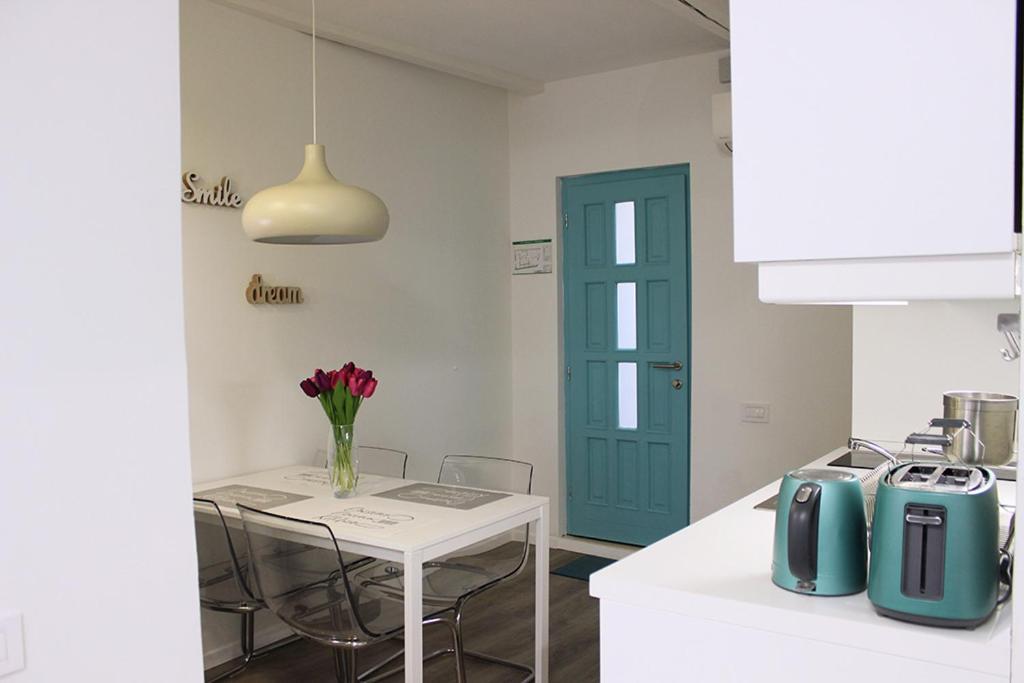 Love Apartment โรวีน ภายนอก รูปภาพ