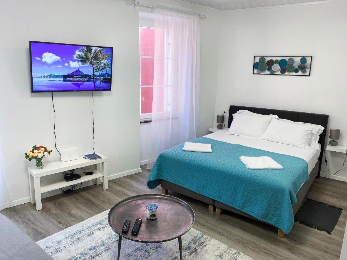 Love Apartment โรวีน ภายนอก รูปภาพ