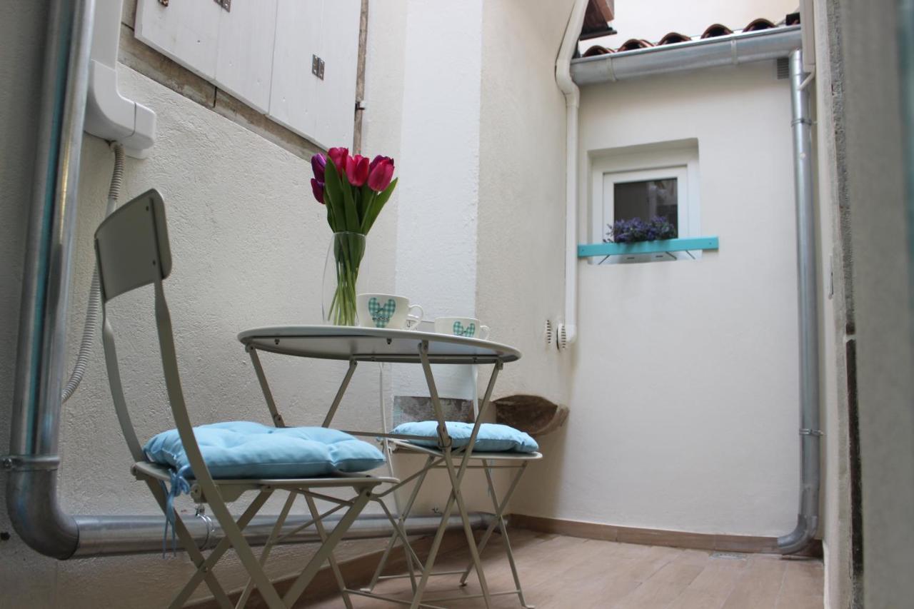 Love Apartment โรวีน ภายนอก รูปภาพ